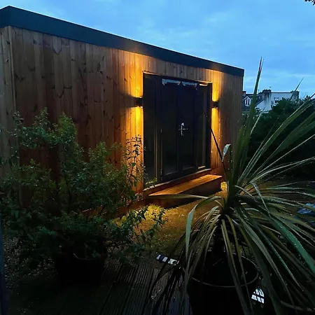 Apartman Redland Retreat, Cosy Garden For 2 *