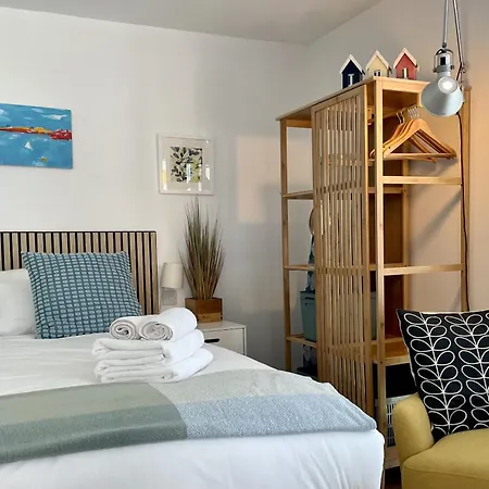 Redland Retreat, Cosy Garden For 2 Apartman