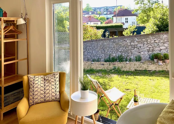 Redland Retreat, Cosy Garden For 2 Apartman *