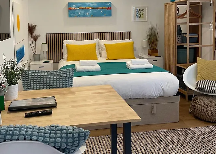 Redland Retreat, Cosy Garden For 2