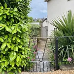 Redland Retreat, Cosy Garden For 2 *