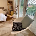 Redland Retreat, Cosy Garden For 2 *