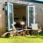 Redland Retreat, Cosy Garden For 2 شقة