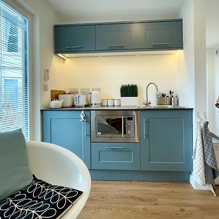 Redland Retreat, Cosy Garden For 2 *