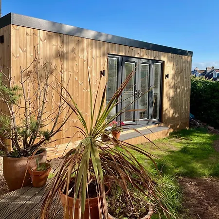 Redland Retreat, Cosy Garden For 2 Апартаменти