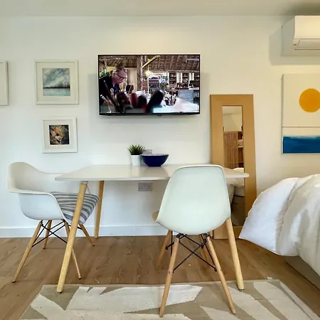 Redland Retreat, Cosy Garden For 2 Apartman Bristol