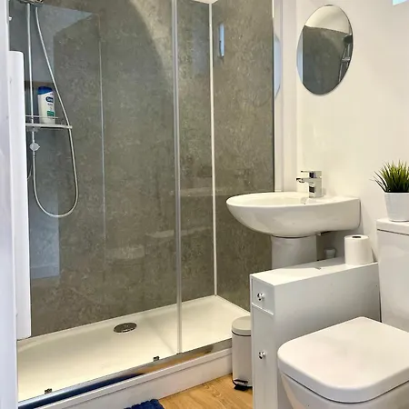 Redland Retreat, Cosy Garden For 2
