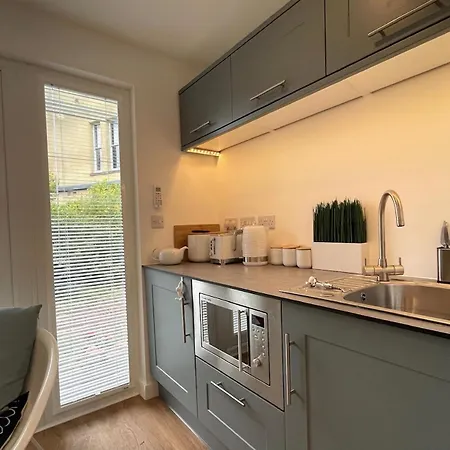 Апартаменти Redland Retreat, Cosy Garden For 2 *