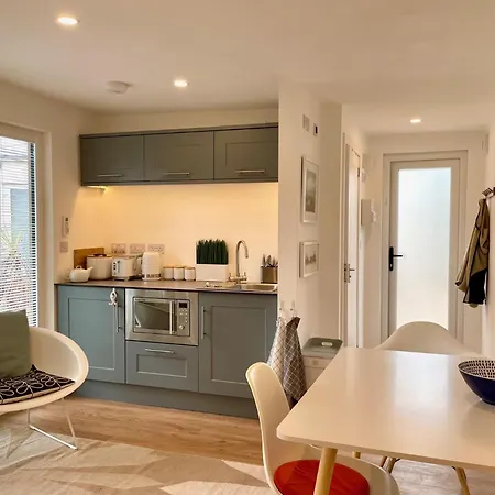 Apartamento Redland Retreat, Cosy Garden For 2
