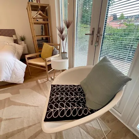 Redland Retreat, Cosy Garden For 2 *