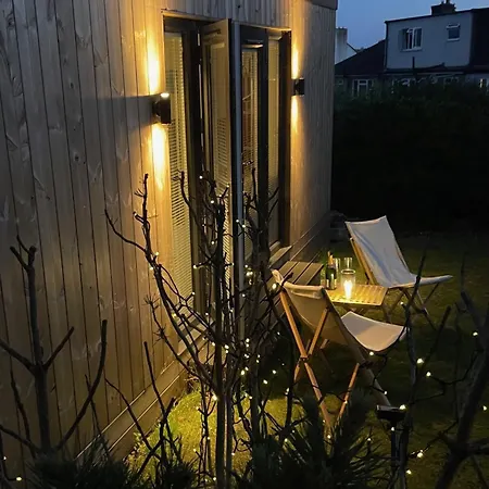 Apartman Redland Retreat, Cosy Garden For 2 *