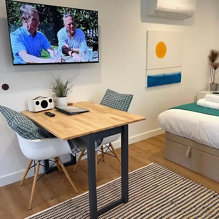 Redland Retreat, Cosy Garden For 2