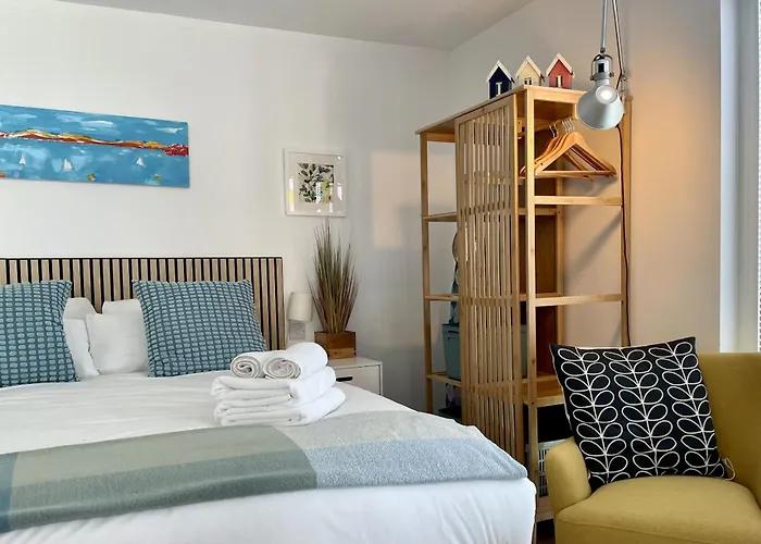 Redland Retreat, Cosy Garden For 2 Apartment