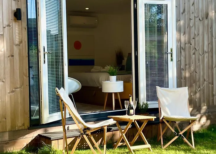 Redland Retreat, Cosy Garden For 2 Διαμέρισμα