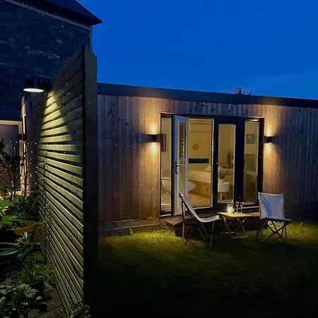 Redland Retreat, Cosy Garden For 2 شقة *