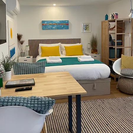 Redland Retreat, Cosy Garden For 2