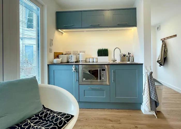 Redland Retreat, Cosy Garden For 2 *