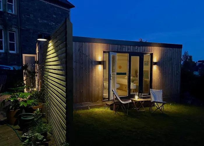 Redland Retreat, Cosy Garden For 2 شقة *